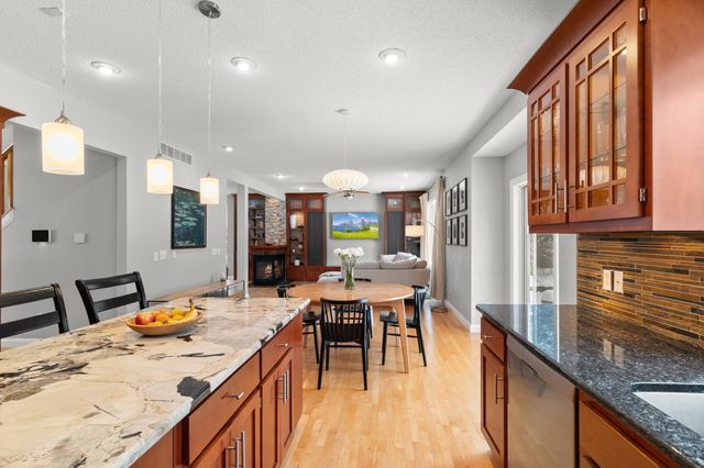 8048 Marsh Creek Alcove, Woodbury, MN 55125