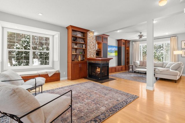 8048 Marsh Creek Alcove, Woodbury, MN 55125