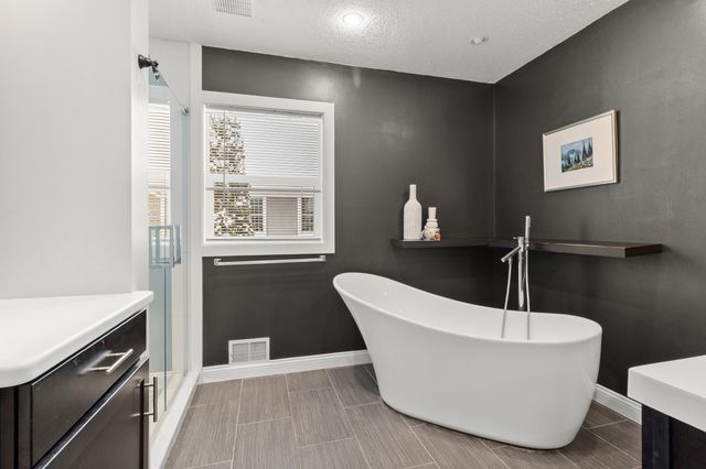 8048 Marsh Creek Alcove, Woodbury, MN 55125