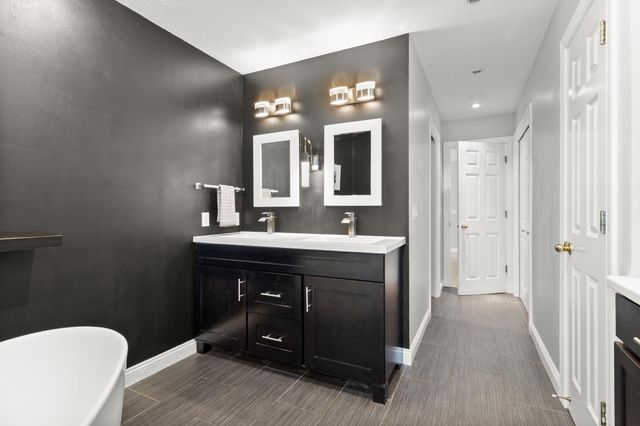 8048 Marsh Creek Alcove, Woodbury, MN 55125