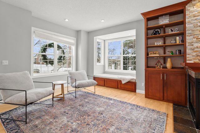 8048 Marsh Creek Alcove, Woodbury, MN 55125