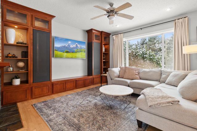 8048 Marsh Creek Alcove, Woodbury, MN 55125