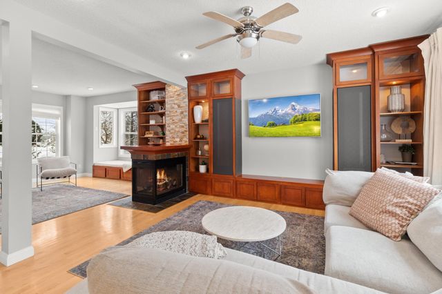 8048 Marsh Creek Alcove, Woodbury, MN 55125