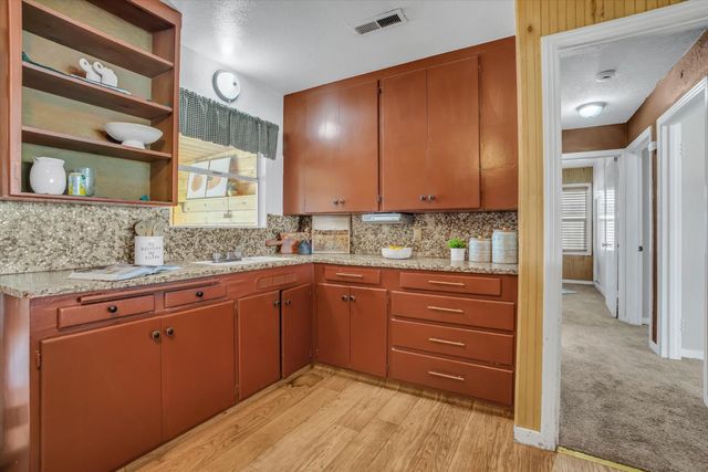 628 E North St, Manteca, CA 95336