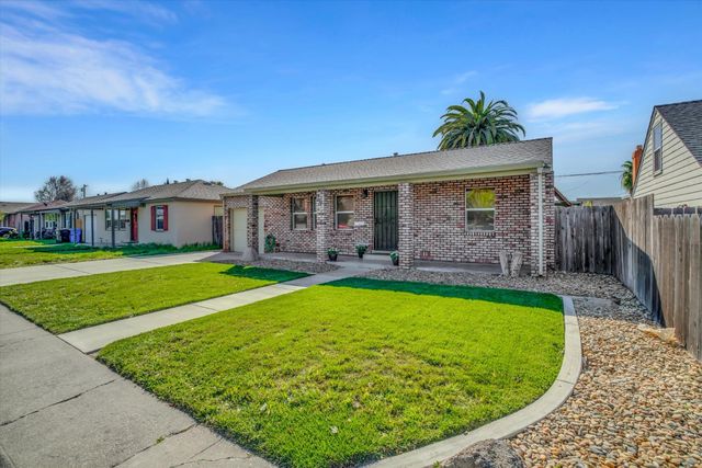 628 E North St, Manteca, CA 95336
