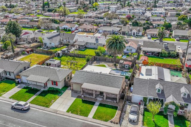 628 E North St, Manteca, CA 95336