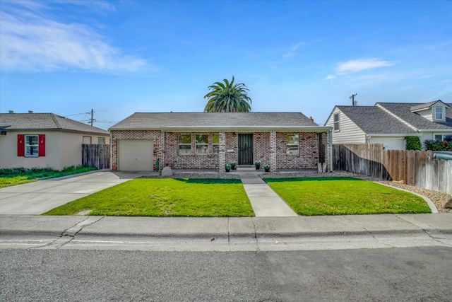 628 E North St, Manteca, CA 95336