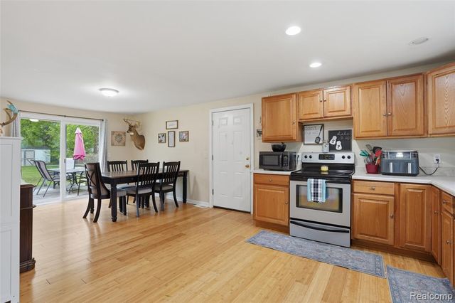 6141 Sandy Lane, Burton, MI 48519