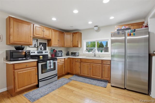 6141 Sandy Lane, Burton, MI 48519