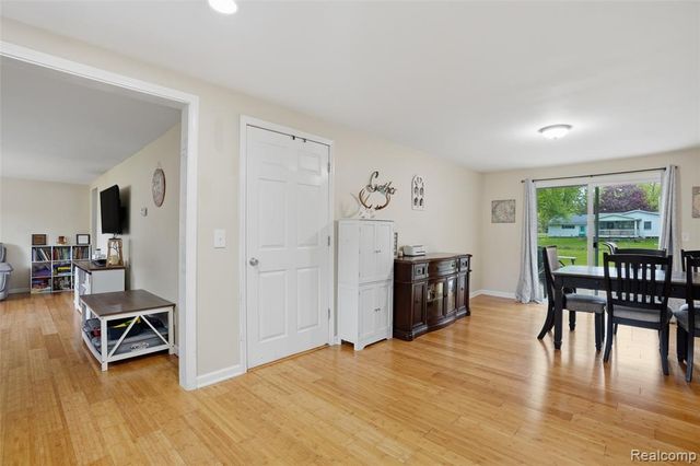 6141 Sandy Lane, Burton, MI 48519