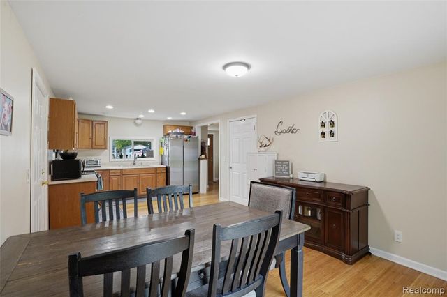 6141 Sandy Lane, Burton, MI 48519