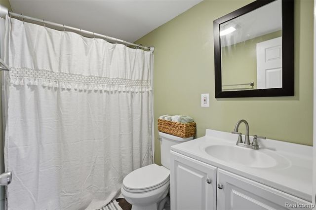 6141 Sandy Lane, Burton, MI 48519