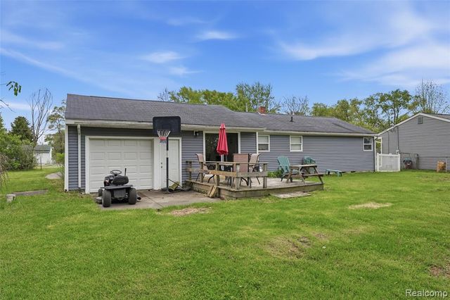 6141 Sandy Lane, Burton, MI 48519