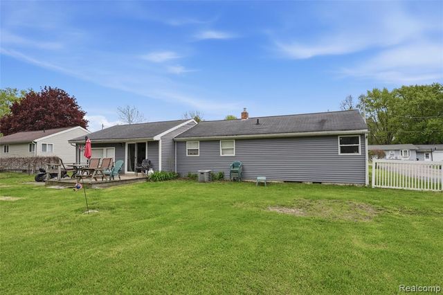 6141 Sandy Lane, Burton, MI 48519