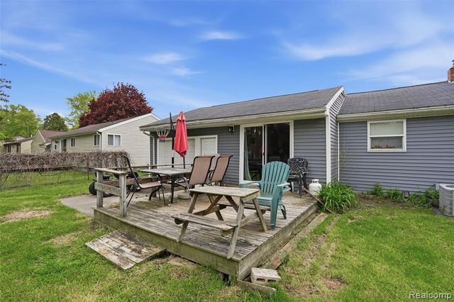6141 Sandy Lane, Burton, MI 48519