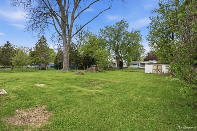 6141 Sandy Lane, Burton, MI 48519