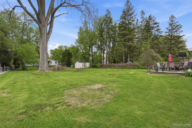 6141 Sandy Lane, Burton, MI 48519