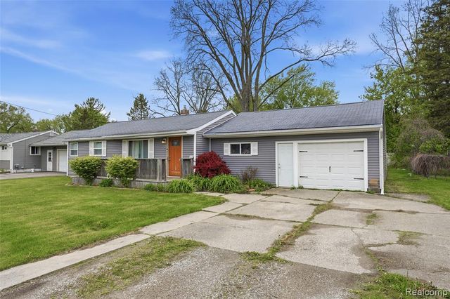 6141 Sandy Lane, Burton, MI 48519