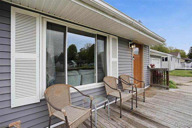6141 Sandy Lane, Burton, MI 48519
