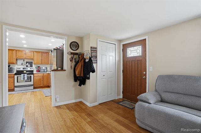 6141 Sandy Lane, Burton, MI 48519