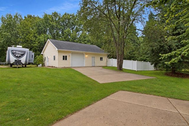 496 Kuwe Lane, Lapeer, MI 48446