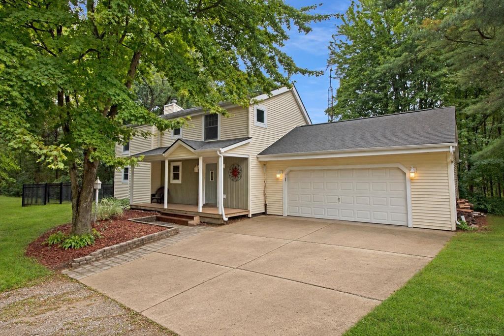 496 Kuwe Lane, Lapeer, MI 48446