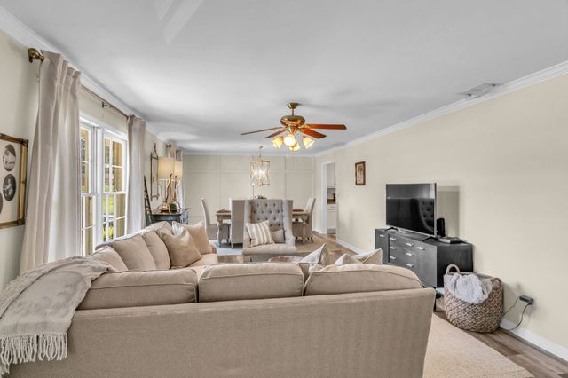 1923 White Oak Dr, Paris, TN 38242