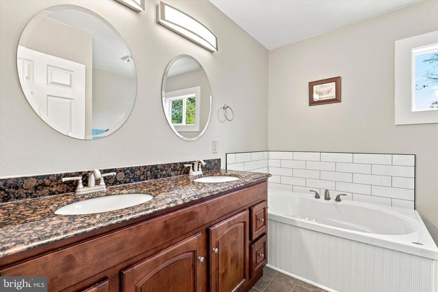 616 MEADOWLARK RD, Audubon, PA 19403