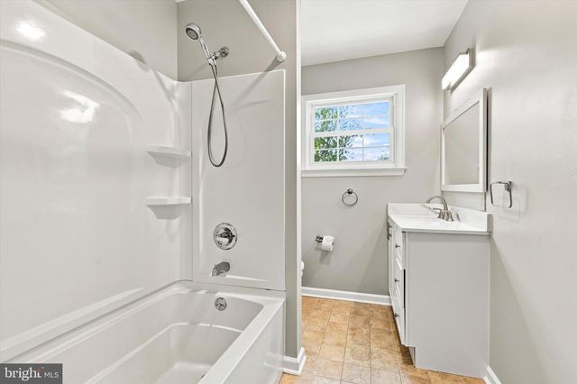 616 MEADOWLARK RD, Audubon, PA 19403