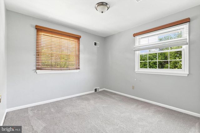 616 MEADOWLARK RD, Audubon, PA 19403