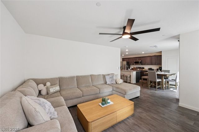 6952 Sunflower Fields Street, North Las Vegas, NV 89086