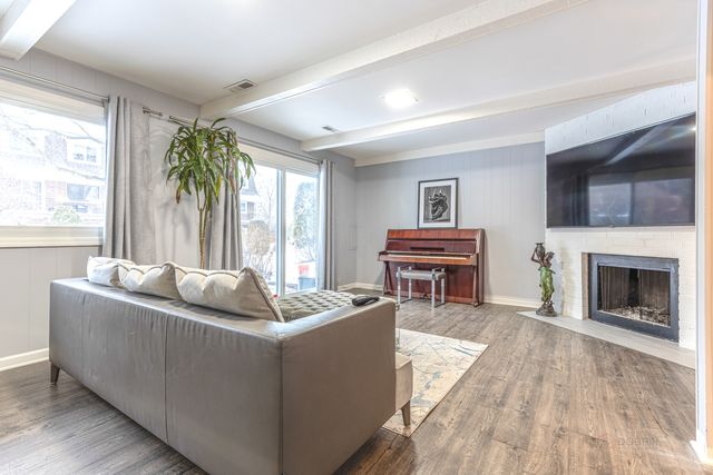 1866 Old Willow Road, Northfield, IL 60093