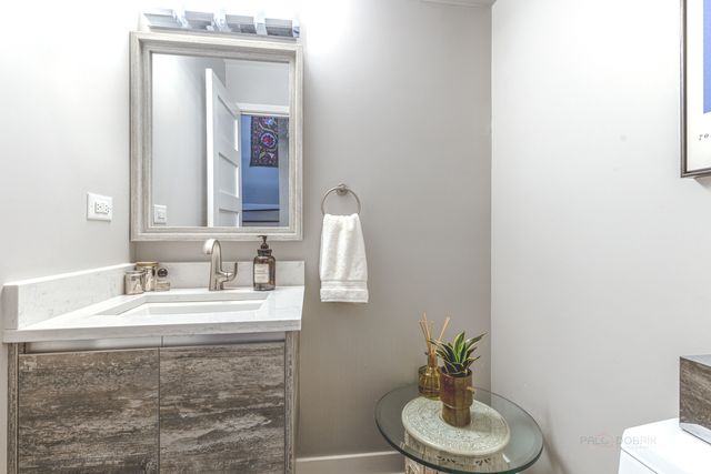 1866 Old Willow Road, Northfield, IL 60093