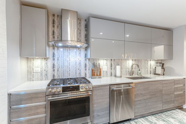 1866 Old Willow Road, Northfield, IL 60093