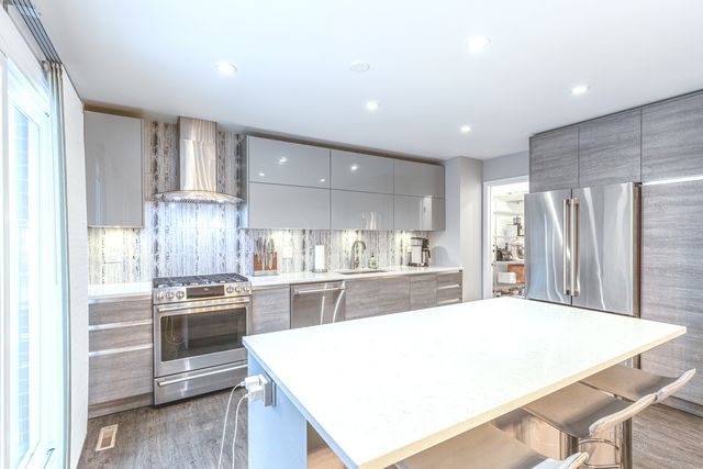 1866 Old Willow Road, Northfield, IL 60093