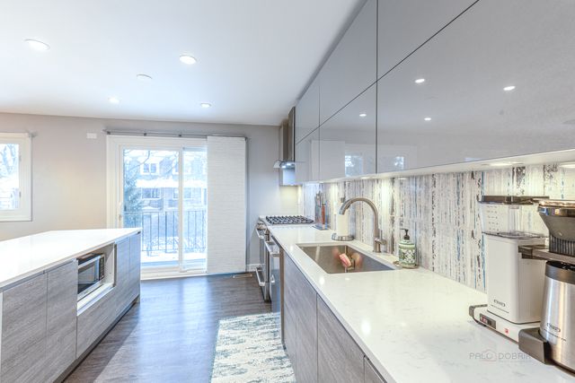 1866 Old Willow Road, Northfield, IL 60093