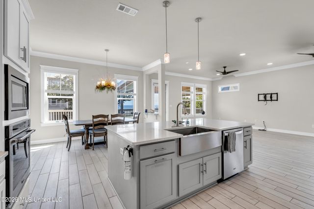 119 Jefferson Davis Avenue, Biloxi, MS 39530