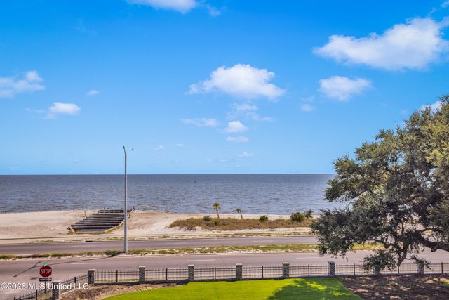 119 Jefferson Davis Avenue, Biloxi, MS 39530