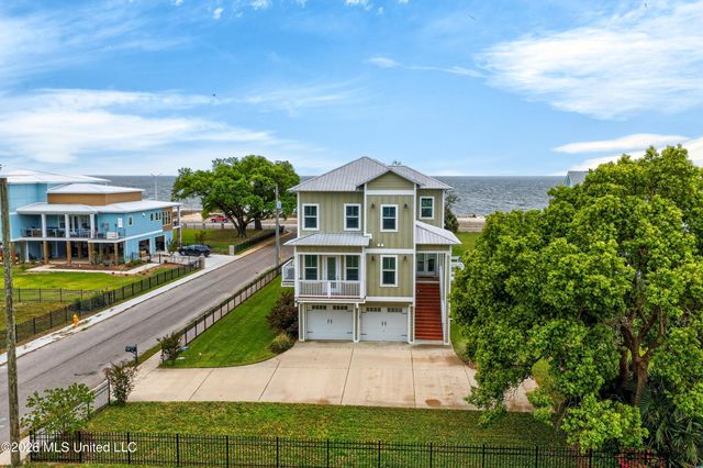 119 Jefferson Davis Avenue, Biloxi, MS 39530