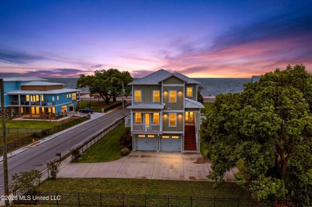 119 Jefferson Davis Avenue, Biloxi, MS 39530