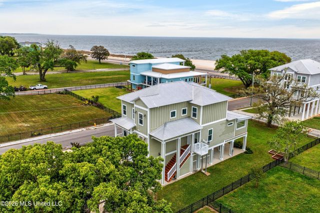 119 Jefferson Davis Avenue, Biloxi, MS 39530