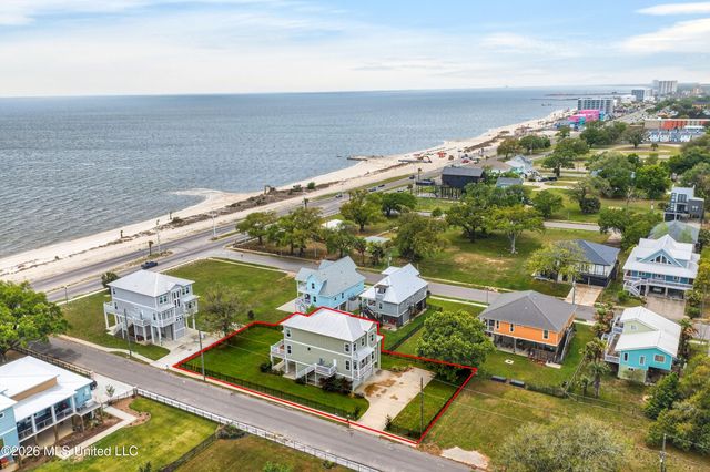 119 Jefferson Davis Avenue, Biloxi, MS 39530