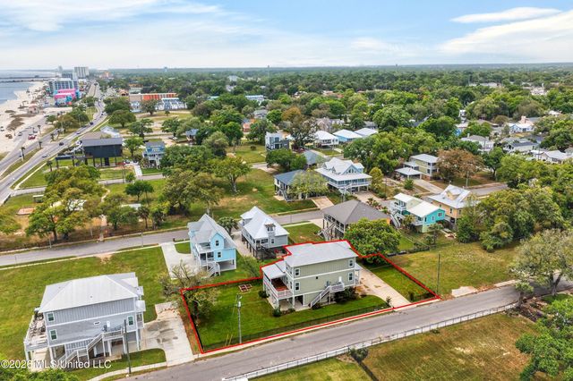 119 Jefferson Davis Avenue, Biloxi, MS 39530