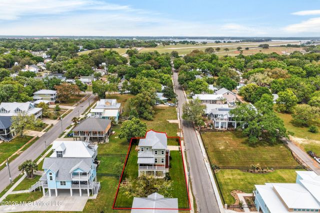 119 Jefferson Davis Avenue, Biloxi, MS 39530