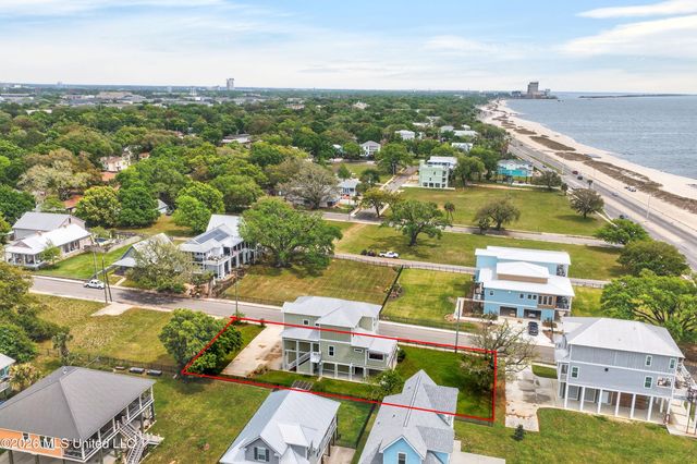 119 Jefferson Davis Avenue, Biloxi, MS 39530