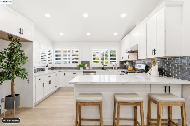 5034 Rahlves Dr, Castro Valley, CA 94546