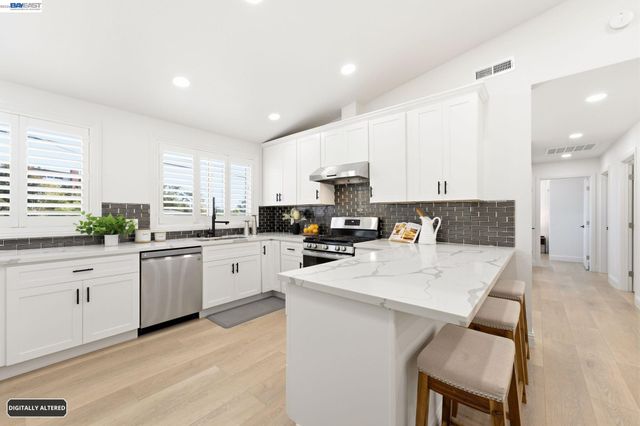 5034 Rahlves Dr, Castro Valley, CA 94546
