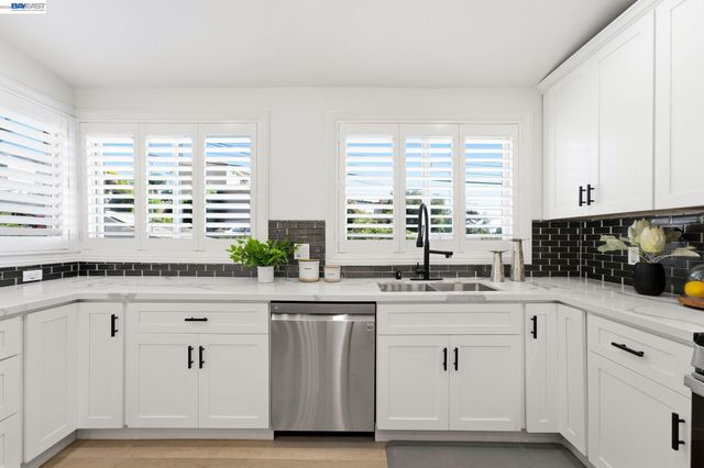 5034 Rahlves Dr, Castro Valley, CA 94546