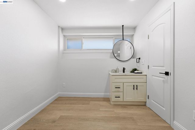 5034 Rahlves Dr, Castro Valley, CA 94546