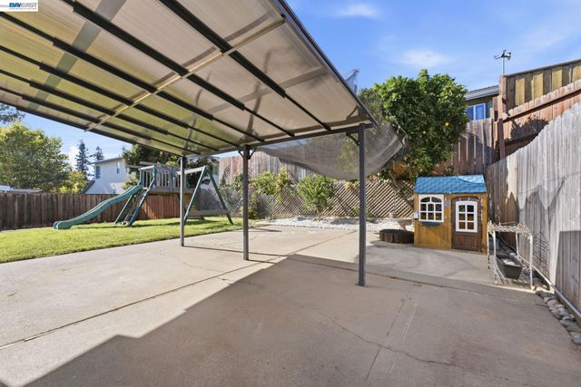 5034 Rahlves Dr, Castro Valley, CA 94546